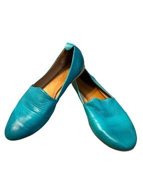 Bueno Turquoise Blue Leather Slip On Flats